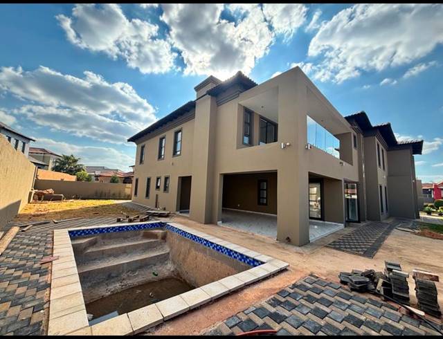 5 BEDROOM HOUSE FOR SALE IN SAVANNAH COUNTRY ESTATE